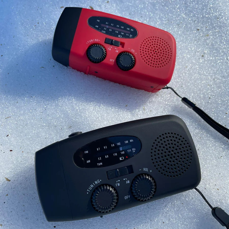 Emergency radio - 2000 mAh built-in Powerbank, Flashlight and Solar cells