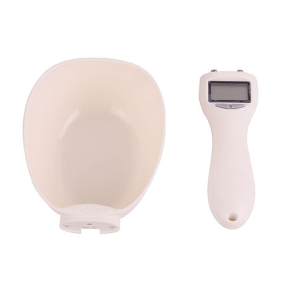 Pet food scoop with smart weighing