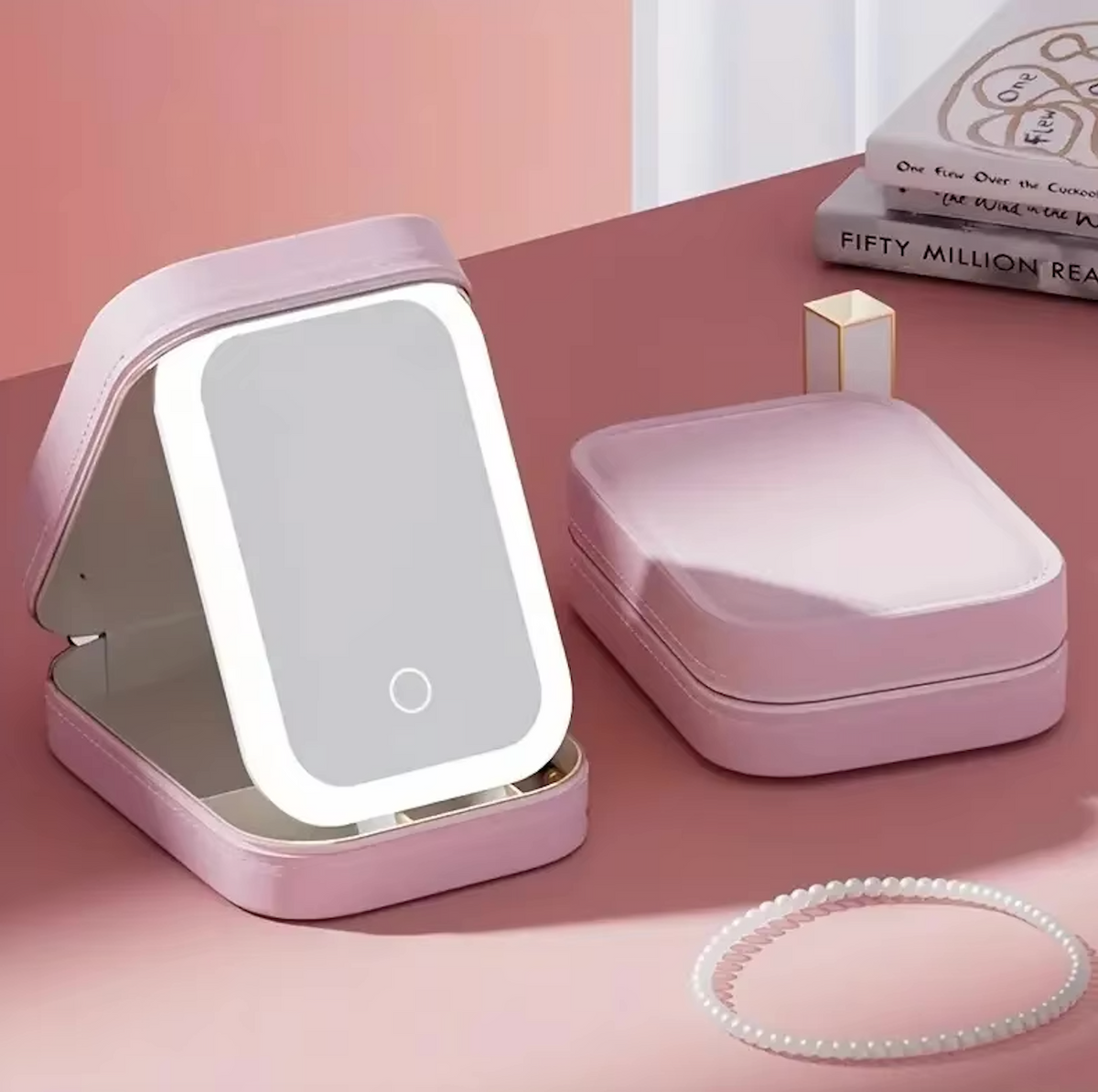 NordicGlow - make-up bag with LED lighting