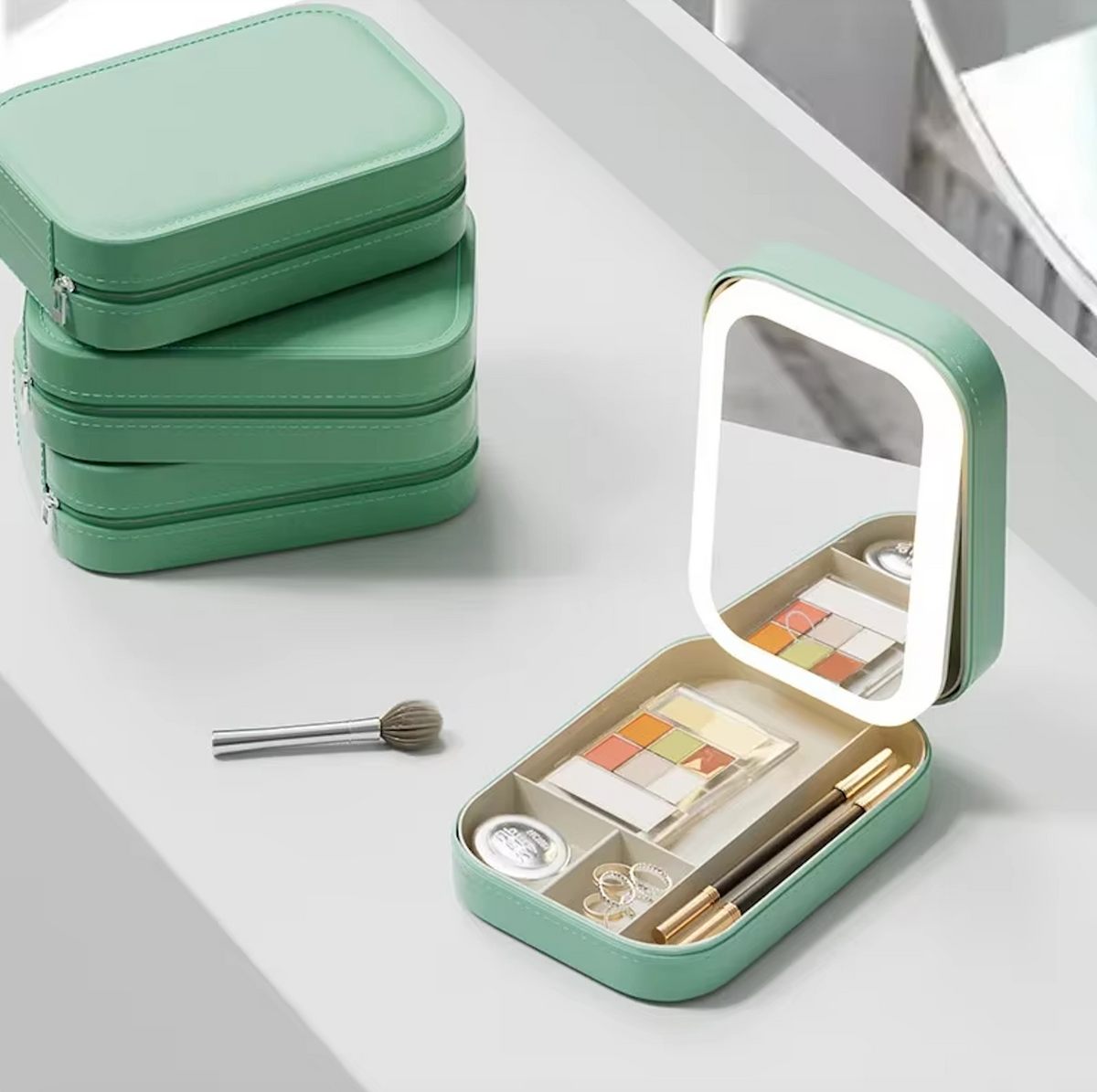 NordicGlow - make-up bag with LED lighting