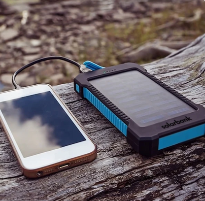 Solar Powerbank with dual charging (USB and solar cell)