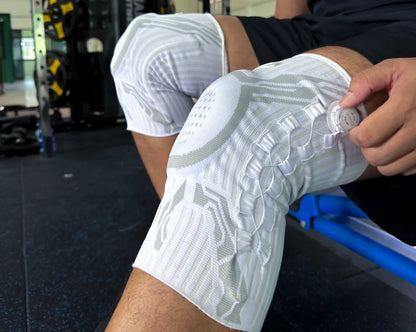 KneeFlex Pro™ – adjustable knee support with precision dial