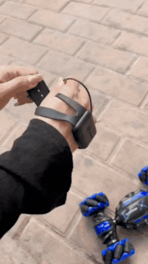 StormRacer DualControl – Stunt car controlled by hand + remote control