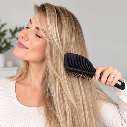 Smooth Brush – Detangles, smoothes and reduces frizz