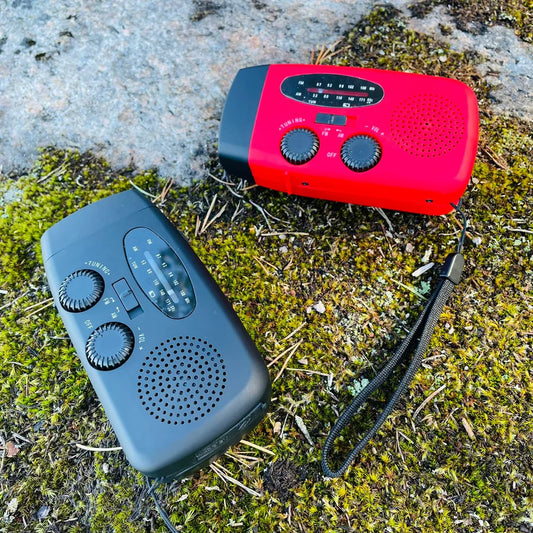 Emergency radio - 2000 mAh built-in Powerbank, Flashlight and Solar cells