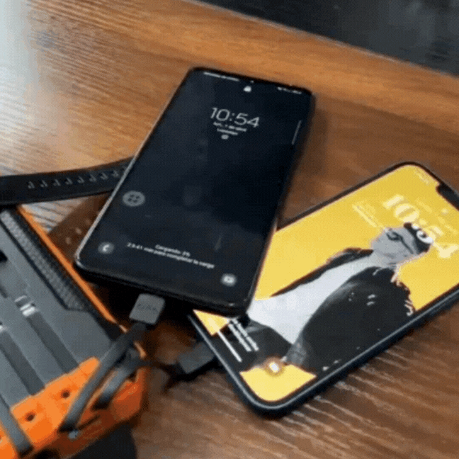 Solar Powerbank with dual charging (USB and solar cell)
