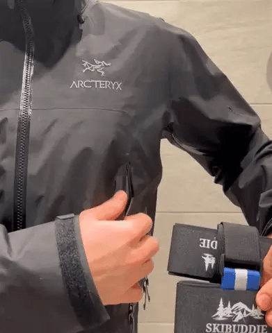 SkiCarry™ – Ski carrier