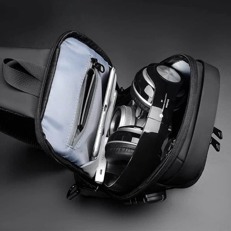 Anti-theft and waterproof shoulder strap bag with USB charging