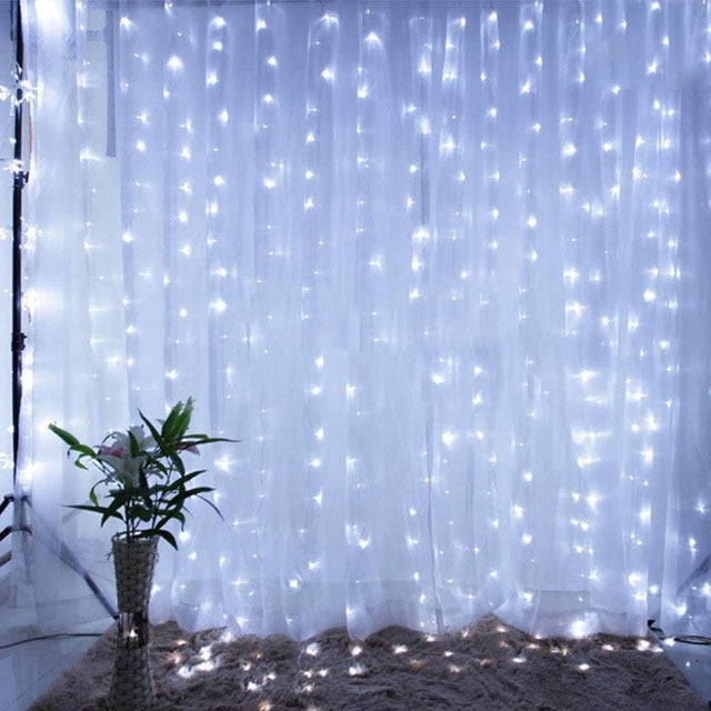Elegant LED light loop curtain - remote controlled with timer and 8 light modes