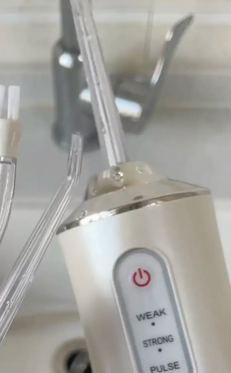 AquaFloss: water jet for deep tooth cleaning!